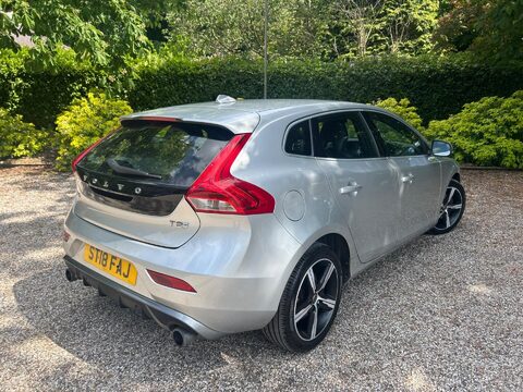 Volvo V40 2.0 T2 R-Design Nav Plus Euro 6 (s/s) 5dr 11