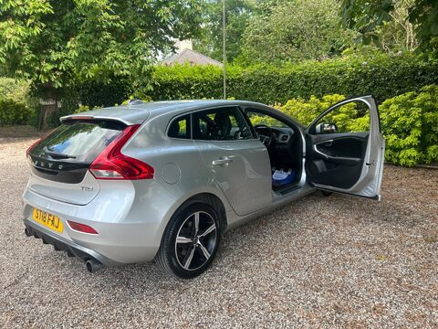 Volvo V40 2.0 T2 R-Design Nav Plus Euro 6 (s/s) 5dr 12