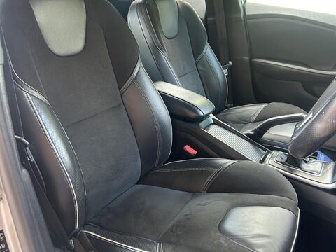 Volvo V40 2.0 T2 R-Design Nav Plus Euro 6 (s/s) 5dr 17