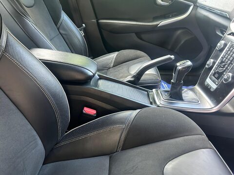 Volvo V40 2.0 T2 R-Design Nav Plus Euro 6 (s/s) 5dr 19
