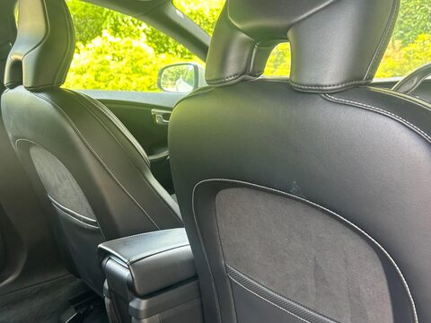 Volvo V40 2.0 T2 R-Design Nav Plus Euro 6 (s/s) 5dr 21