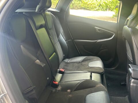 Volvo V40 2.0 T2 R-Design Nav Plus Euro 6 (s/s) 5dr 22