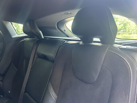 Volvo V40 2.0 T2 R-Design Nav Plus Euro 6 (s/s) 5dr 26