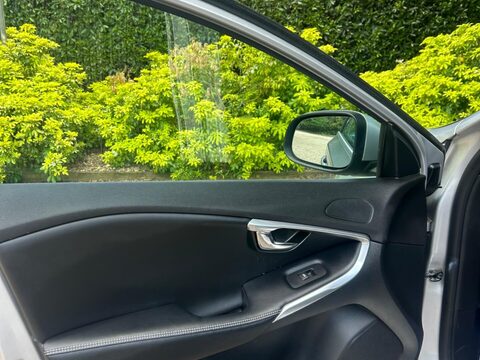 Volvo V40 2.0 T2 R-Design Nav Plus Euro 6 (s/s) 5dr 29