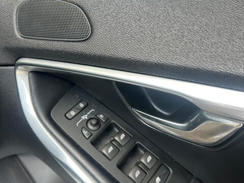 Volvo V40 2.0 T2 R-Design Nav Plus Euro 6 (s/s) 5dr 30