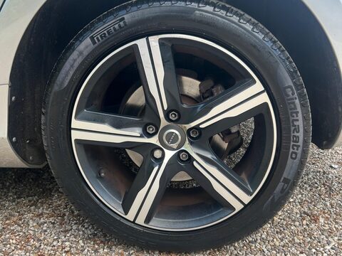 Volvo V40 2.0 T2 R-Design Nav Plus Euro 6 (s/s) 5dr 32