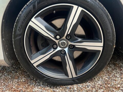 Volvo V40 2.0 T2 R-Design Nav Plus Euro 6 (s/s) 5dr 33