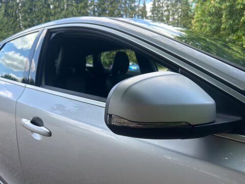 Volvo V40 2.0 T2 R-Design Nav Plus Euro 6 (s/s) 5dr 37