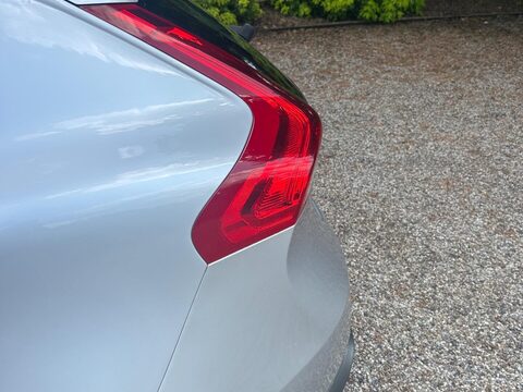 Volvo V40 2.0 T2 R-Design Nav Plus Euro 6 (s/s) 5dr 43