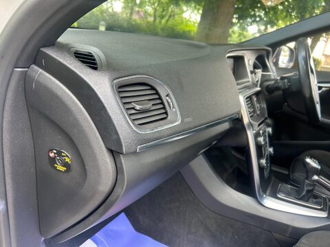 Volvo V40 2.0 T2 R-Design Nav Plus Euro 6 (s/s) 5dr 53