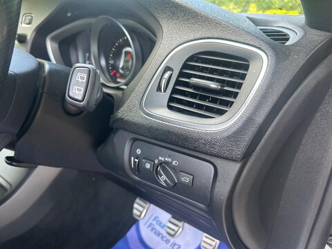 Volvo V40 2.0 T2 R-Design Nav Plus Euro 6 (s/s) 5dr 27