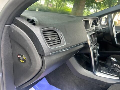Volvo V40 2.0 T2 R-Design Nav Plus Euro 6 (s/s) 5dr 53