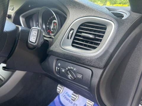 Volvo V40 2.0 T2 R-Design Nav Plus Euro 6 (s/s) 5dr 27