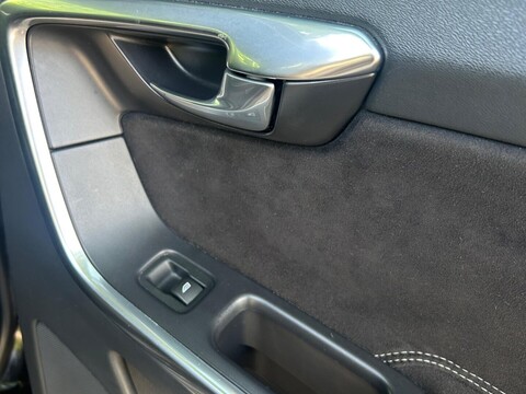 Volvo XC60 2.0 D4 R-Design Nav Euro 6 (s/s) 5dr 32