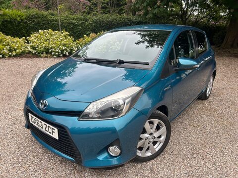 Toyota Yaris 1.5 VVT-h T Spirit CVT Euro 5 5dr 3