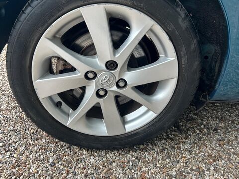 Toyota Yaris 1.5 VVT-h T Spirit CVT Euro 5 5dr 28