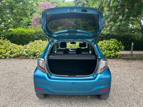 Toyota Yaris 1.5 VVT-h T Spirit CVT Euro 5 5dr 33