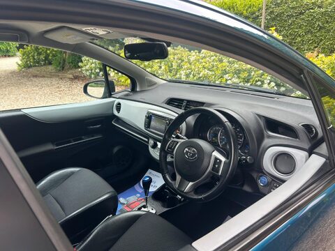 Toyota Yaris 1.5 VVT-h T Spirit CVT Euro 5 5dr 13