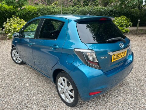 Toyota Yaris 1.5 VVT-h T Spirit CVT Euro 5 5dr 4