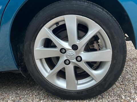 Toyota Yaris 1.5 VVT-h T Spirit CVT Euro 5 5dr 25