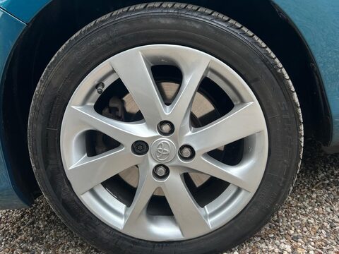 Toyota Yaris 1.5 VVT-h T Spirit CVT Euro 5 5dr 26