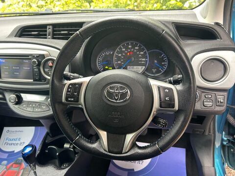 Toyota Yaris 1.5 VVT-h T Spirit CVT Euro 5 5dr 34