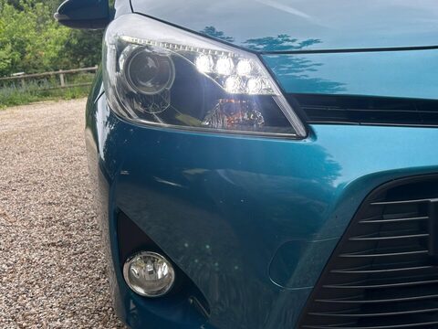 Toyota Yaris 1.5 VVT-h T Spirit CVT Euro 5 5dr 39