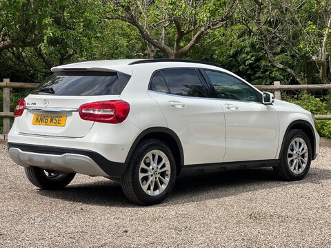 Mercedes-Benz GLA 1.6 GLA200 SE (Executive) 7G-DCT Euro 6 (s/s) 5dr 9