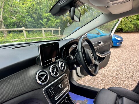 Mercedes-Benz GLA 1.6 GLA200 SE (Executive) 7G-DCT Euro 6 (s/s) 5dr 12