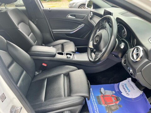 Mercedes-Benz GLA 1.6 GLA200 SE (Executive) 7G-DCT Euro 6 (s/s) 5dr 13