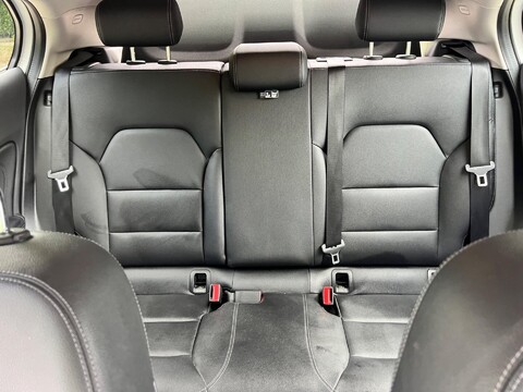 Mercedes-Benz GLA 1.6 GLA200 SE (Executive) 7G-DCT Euro 6 (s/s) 5dr 16
