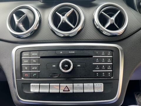 Mercedes-Benz GLA 1.6 GLA200 SE (Executive) 7G-DCT Euro 6 (s/s) 5dr 23