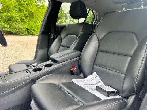 Mercedes-Benz GLA 1.6 GLA200 SE (Executive) 7G-DCT Euro 6 (s/s) 5dr 33