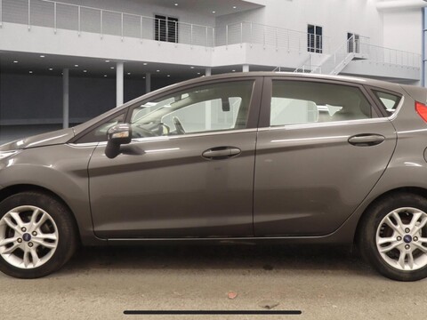 Ford Fiesta 1.25 Zetec Euro 6 5dr 4