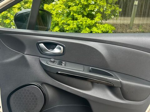 Renault Clio 0.9 TCe Dynamique Nav Euro 6 (s/s) 5dr 30
