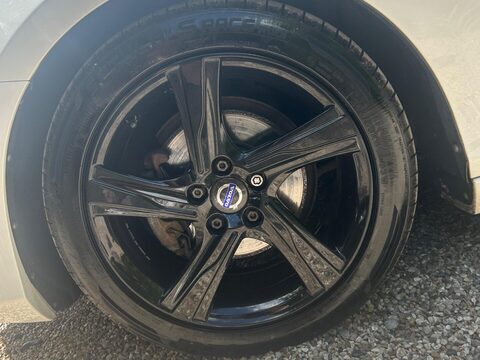 Volvo V40 1.6 D2 R-Design Euro 5 (s/s) 5dr 28