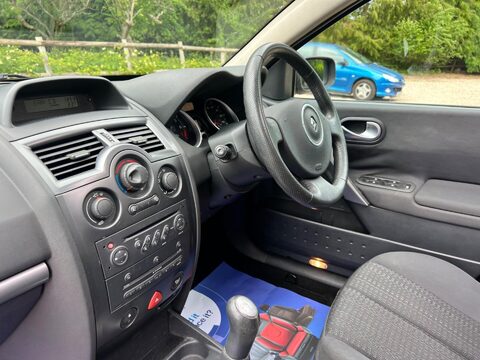 Renault Megane 1.6 VVT Dynamique 5dr 8