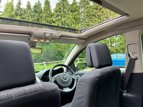Renault Megane 1.6 VVT Dynamique 5dr 9