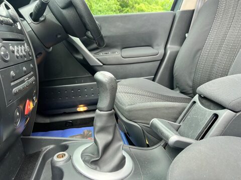 Renault Megane 1.6 VVT Dynamique 5dr 27