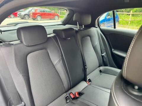 Mercedes-Benz A Class 1.5 A180d Sport (Executive) 7G-DCT Euro 6 (s/s) 5dr 17