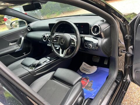 Mercedes-Benz A Class 1.5 A180d Sport (Executive) 7G-DCT Euro 6 (s/s) 5dr 9