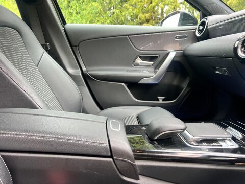 Mercedes-Benz A Class 1.5 A180d Sport (Executive) 7G-DCT Euro 6 (s/s) 5dr 14
