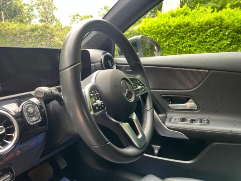 Mercedes-Benz A Class 1.5 A180d Sport (Executive) 7G-DCT Euro 6 (s/s) 5dr 27