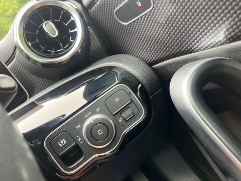 Mercedes-Benz A Class 1.5 A180d Sport (Executive) 7G-DCT Euro 6 (s/s) 5dr 23