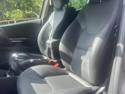 Renault Clio 0.9 TCe Iconic 25 Nav Euro 6 (s/s) 5dr 31