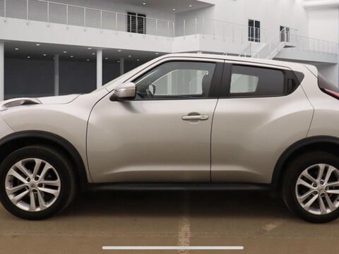 Nissan Juke 1.6 Acenta Premium XTRON Euro 6 5dr 4