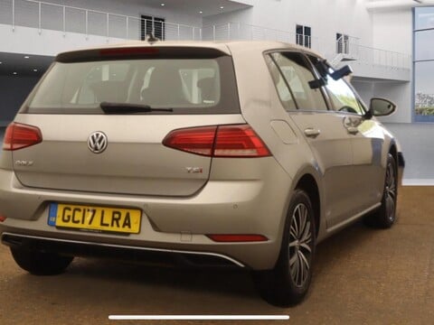 Volkswagen Golf 1.4 TSI BlueMotion Tech SE Nav DSG Euro 6 (s/s) 5dr 3