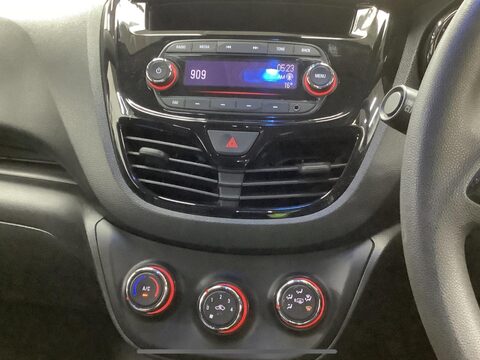 Vauxhall Viva 1.0i SE Euro 6 5dr (a/c) 39