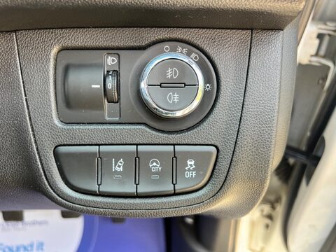 Vauxhall Viva 1.0i SE Euro 6 5dr (a/c) 24