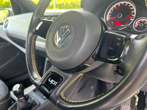 Volkswagen Up 1.0 Street up! Euro 6 3dr 35